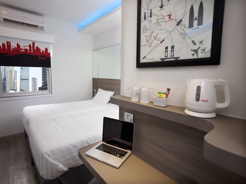 Red Planet Surawong 3*