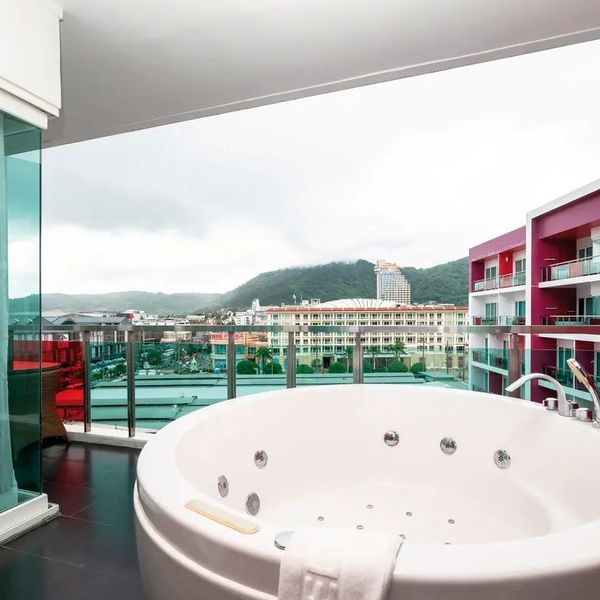 Sleep With Me Hotel - Design Hotel At Patong