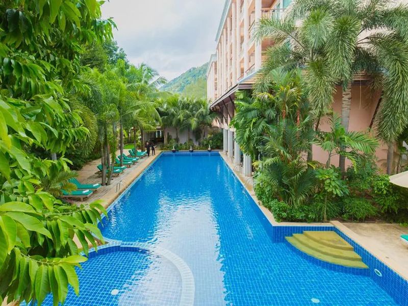 Thanthip Beach Resort