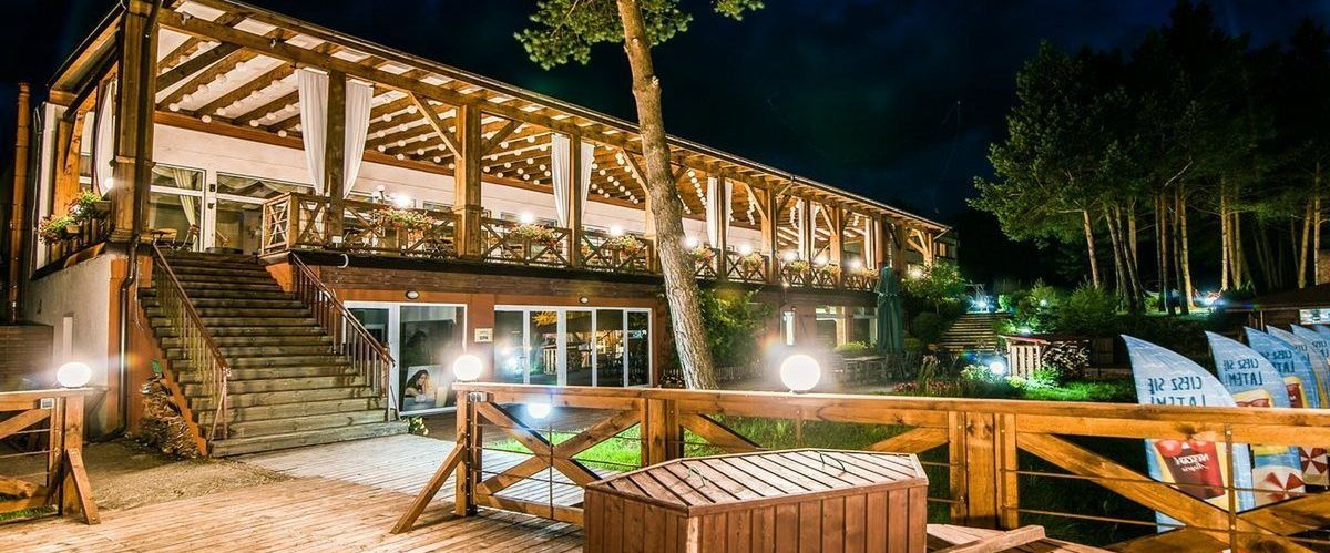 budynek główny, teren hotelu