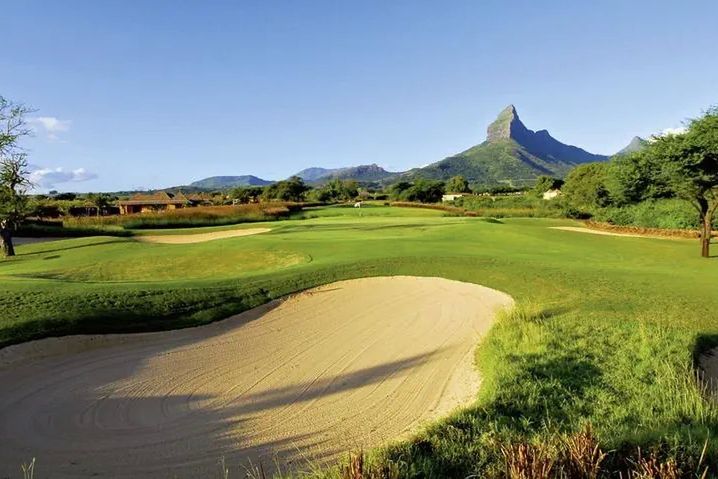 teren hotelu, pole golfowe