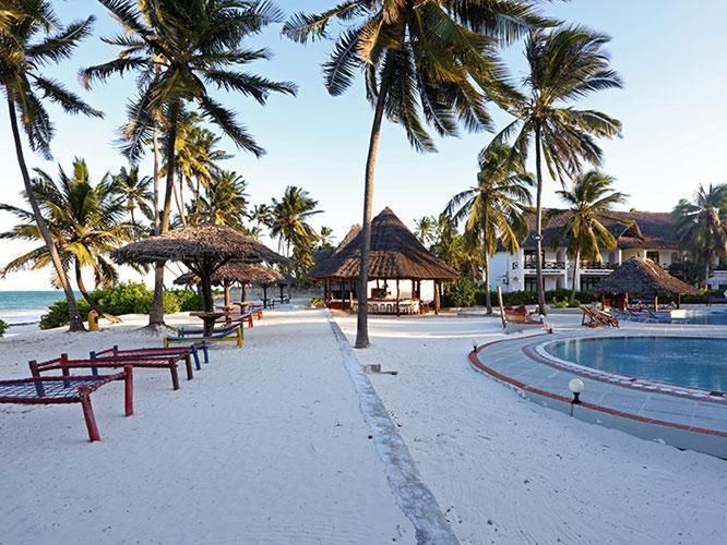 teren hotelu, basen, plaża