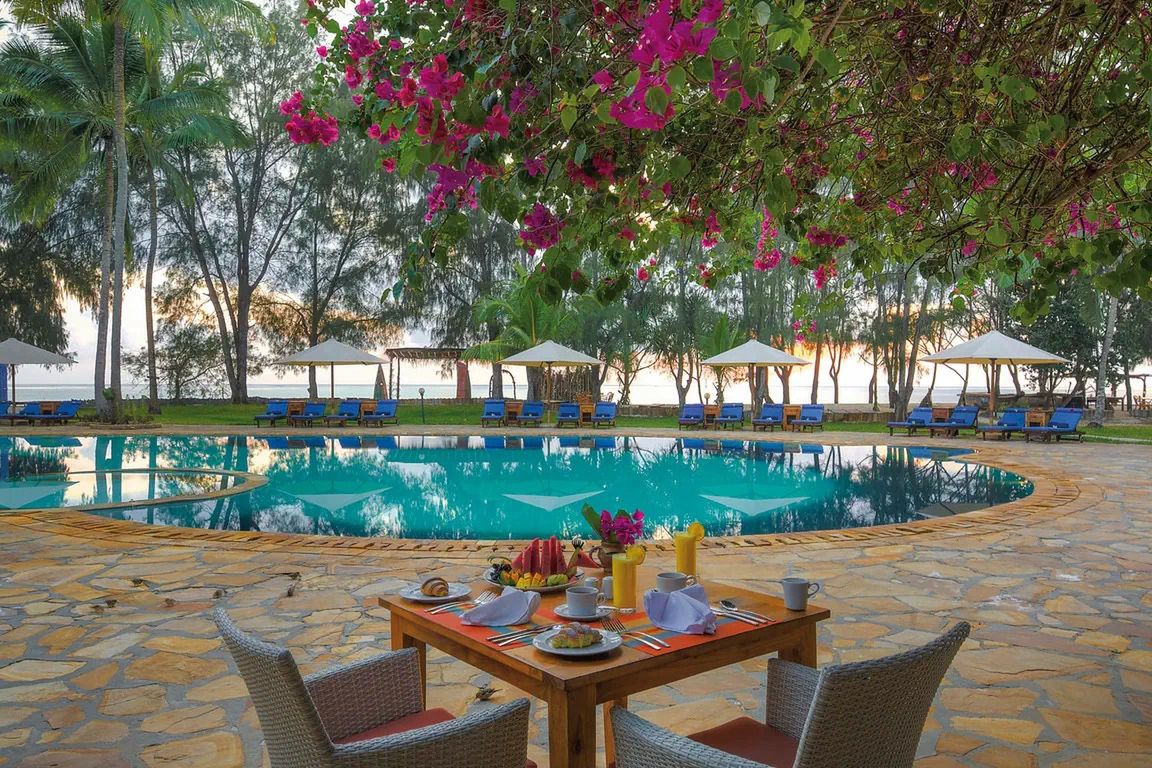 Bluebay Beach Resort & Spa - teren hotelu