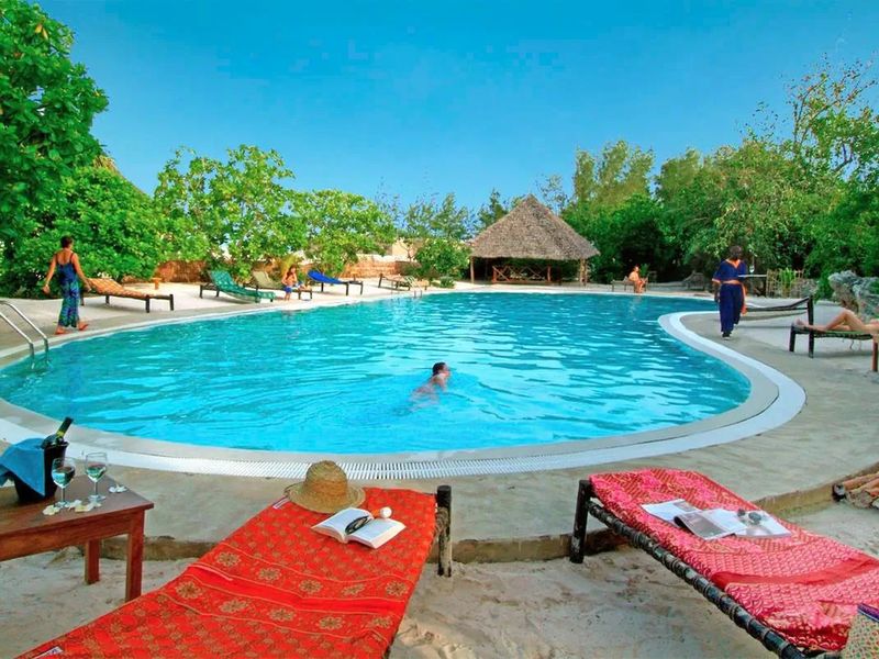 Hakuna Majiwe Beach Lodge