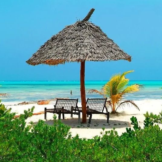 Hakuna Majiwe Beach Lodge