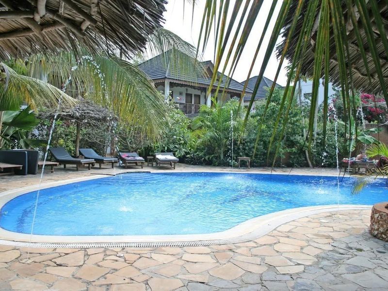 Langi Langi Beach Bungalows 3*