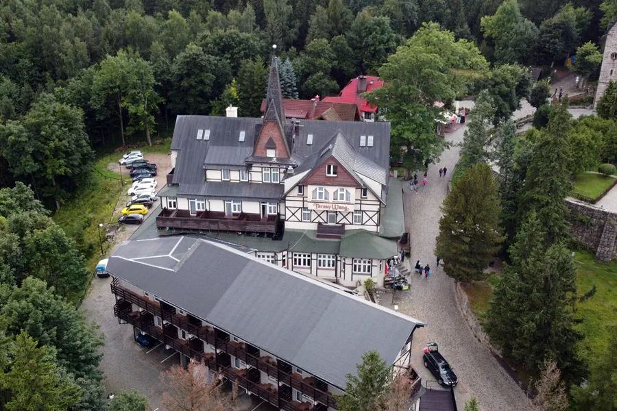 góry, teren hotelu, obiekt