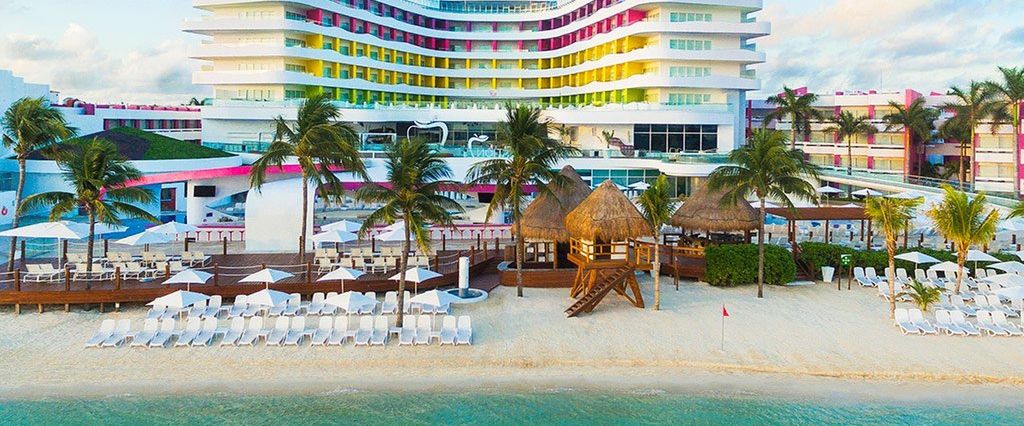 budynek główny, teren hotelu, plaża