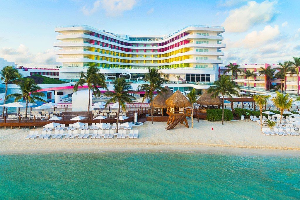 budynek główny, teren hotelu, plaża