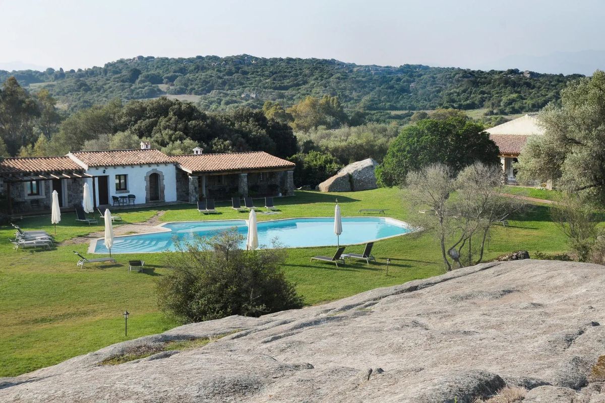 basen, teren hotelu, obiekt