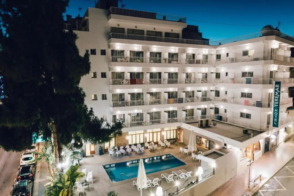 obiekt, teren hotelu, basen
