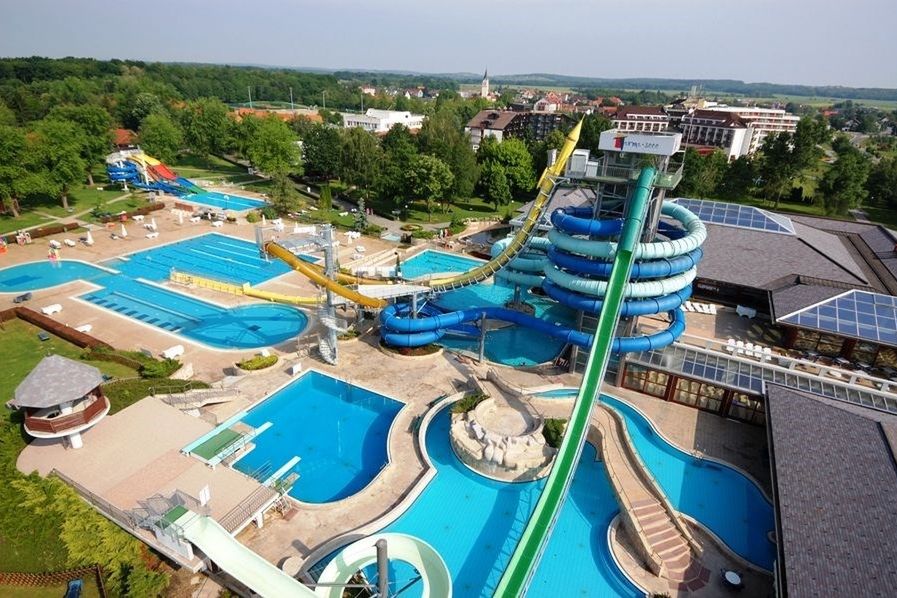 teren hotelu, basen, aquapark