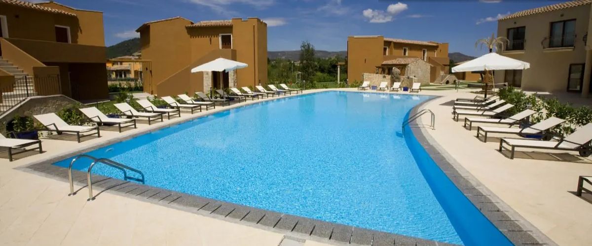 obiekt, teren hotelu, basen