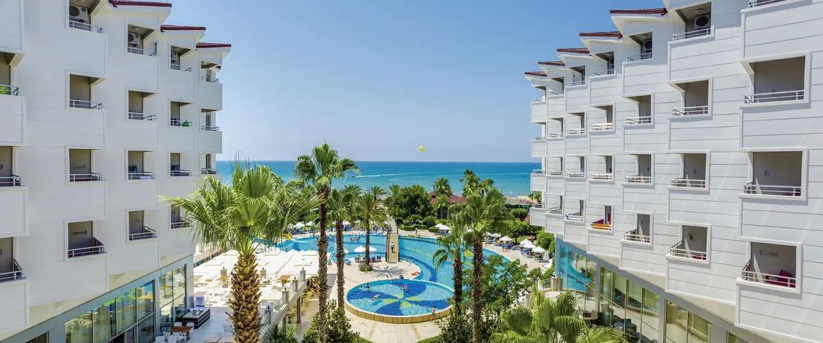 obiekt, teren hotelu, basen