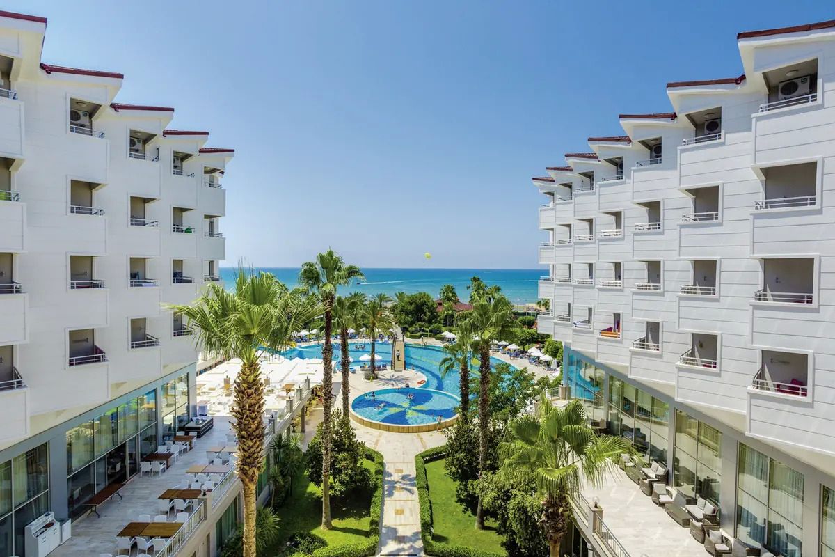 obiekt, teren hotelu, basen