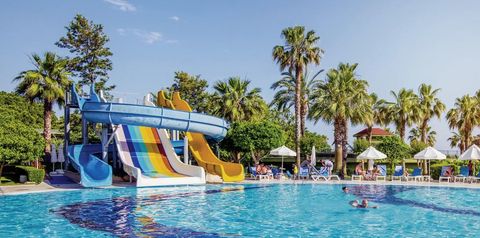 teren hotelu, basen, zjeżdżalnia