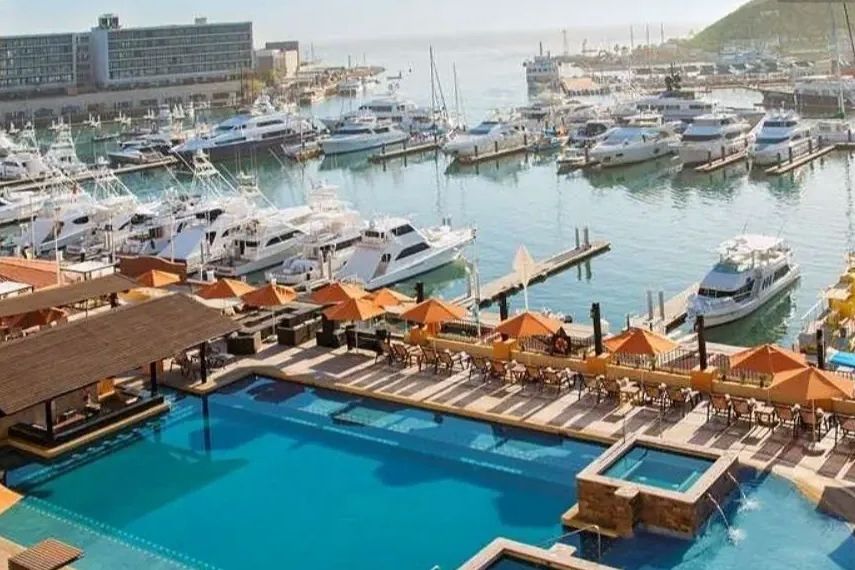zwiedzanie, basen, teren hotelu