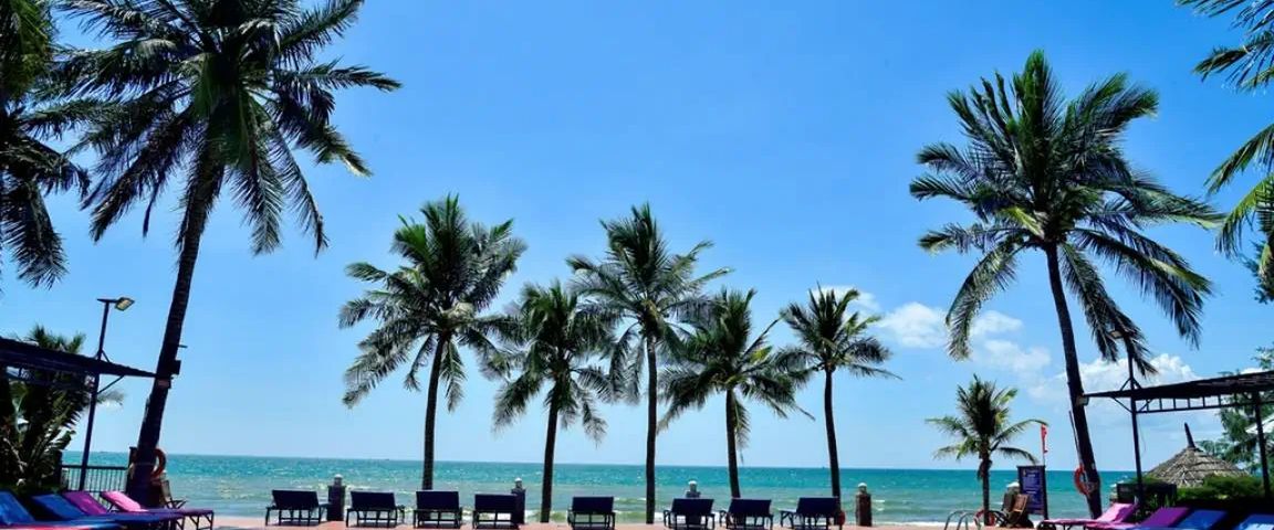 teren hotelu, basen, plaża