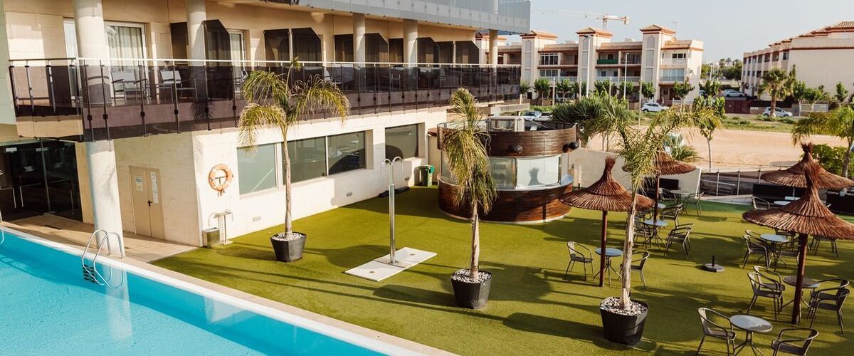 basen, teren hotelu, obiekt