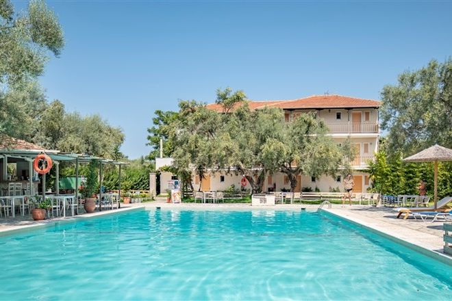 basen, teren hotelu, obiekt
