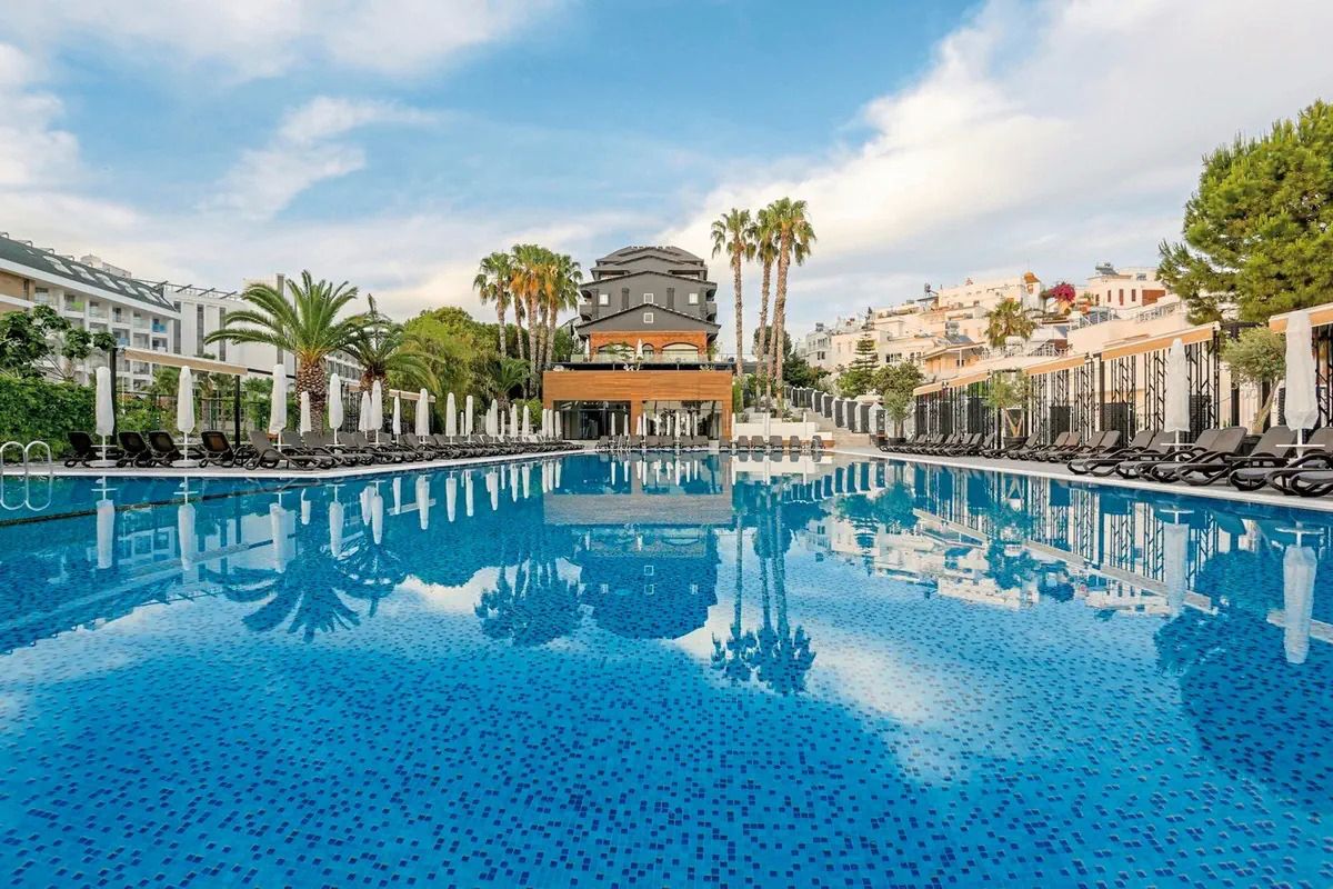 obiekt, teren hotelu, basen