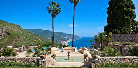 teren hotelu, basen, góry