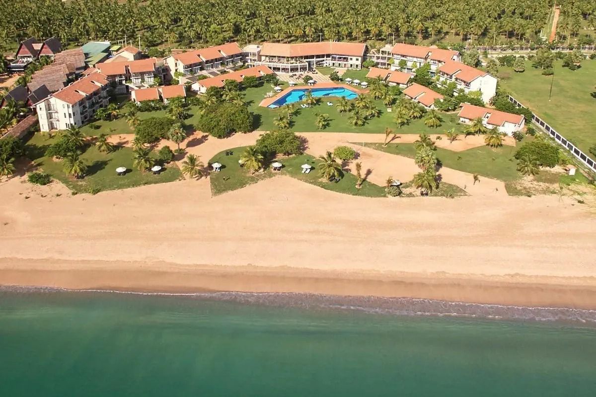 teren hotelu, basen, plaża