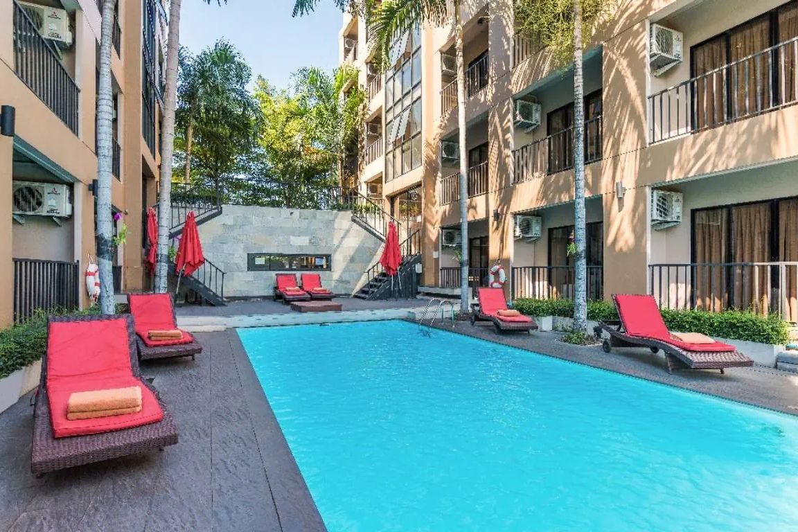 obiekt, teren hotelu, basen