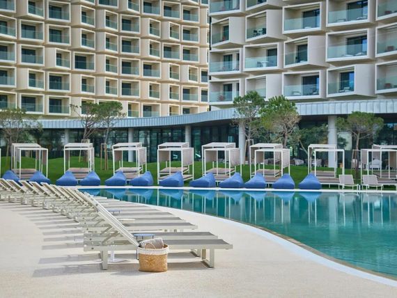 obiekt, teren hotelu, basen