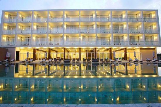 budynek główny, teren hotelu, basen