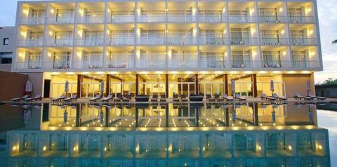 budynek główny, teren hotelu, basen