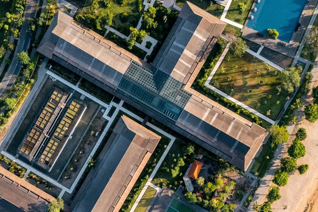 teren hotelu, basen, plaża