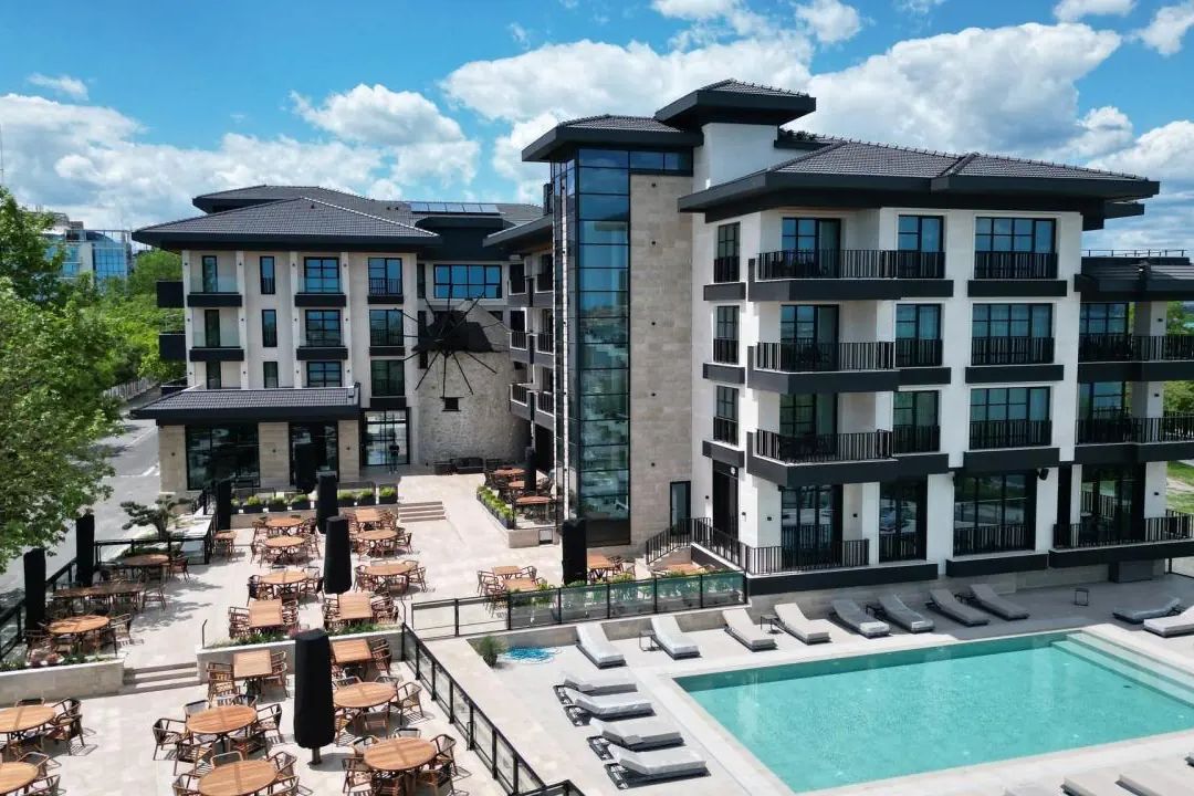 obiekt, teren hotelu, basen
