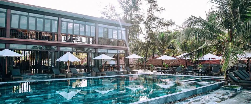 basen, budynek główny