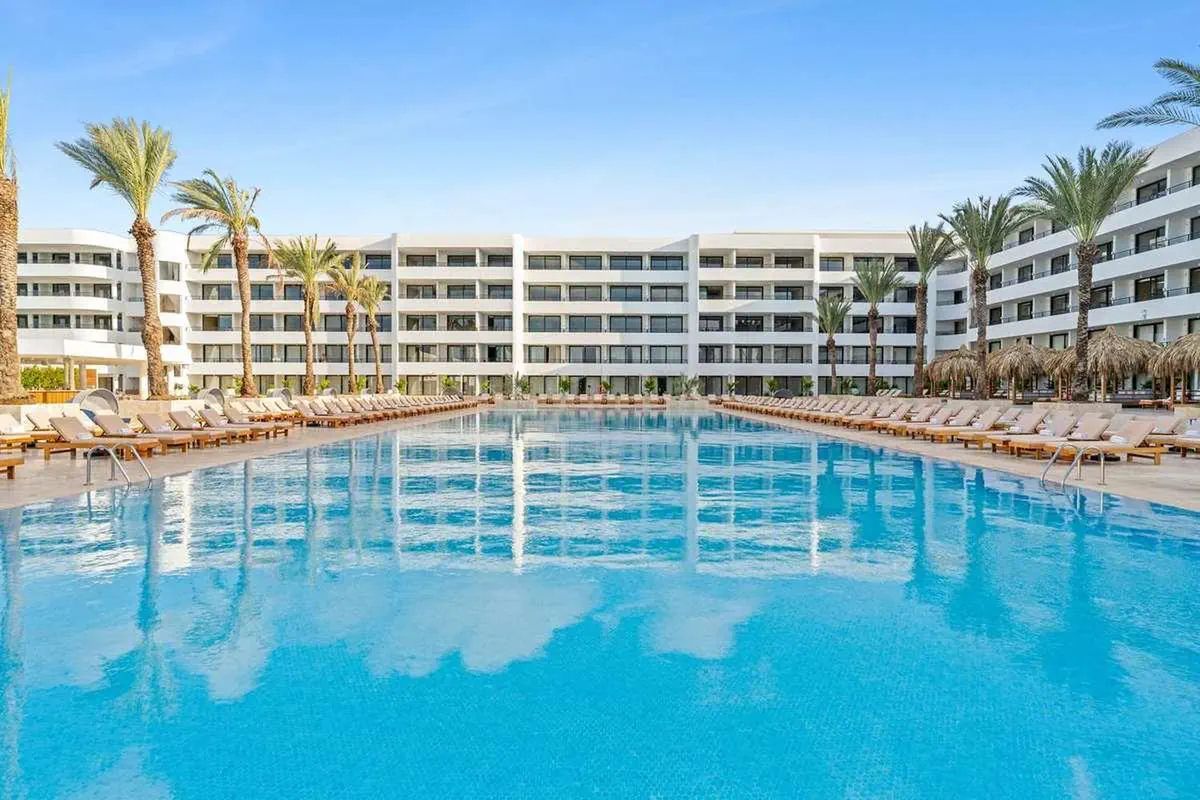 obiekt, teren hotelu, basen