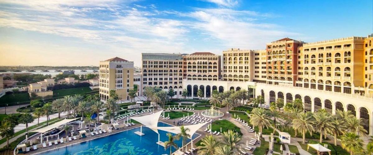 budynek główny, teren hotelu, basen