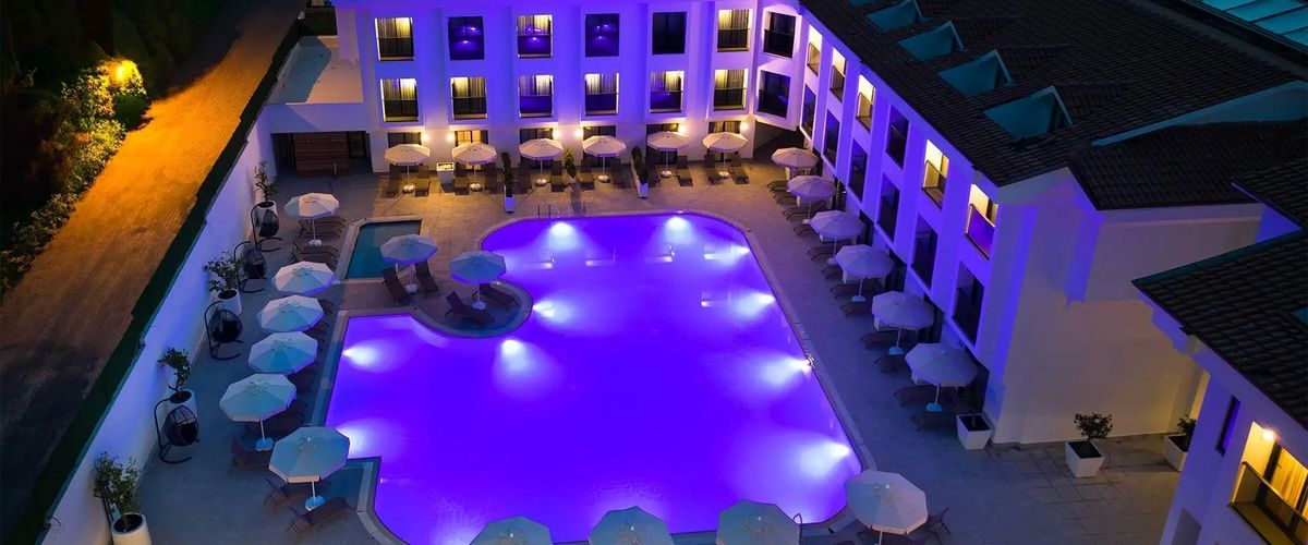 obiekt, teren hotelu, basen