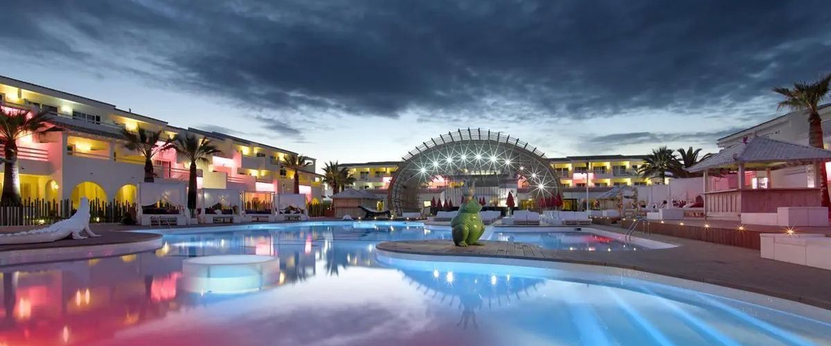 obiekt, teren hotelu, basen