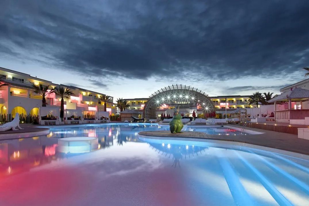 obiekt, teren hotelu, basen