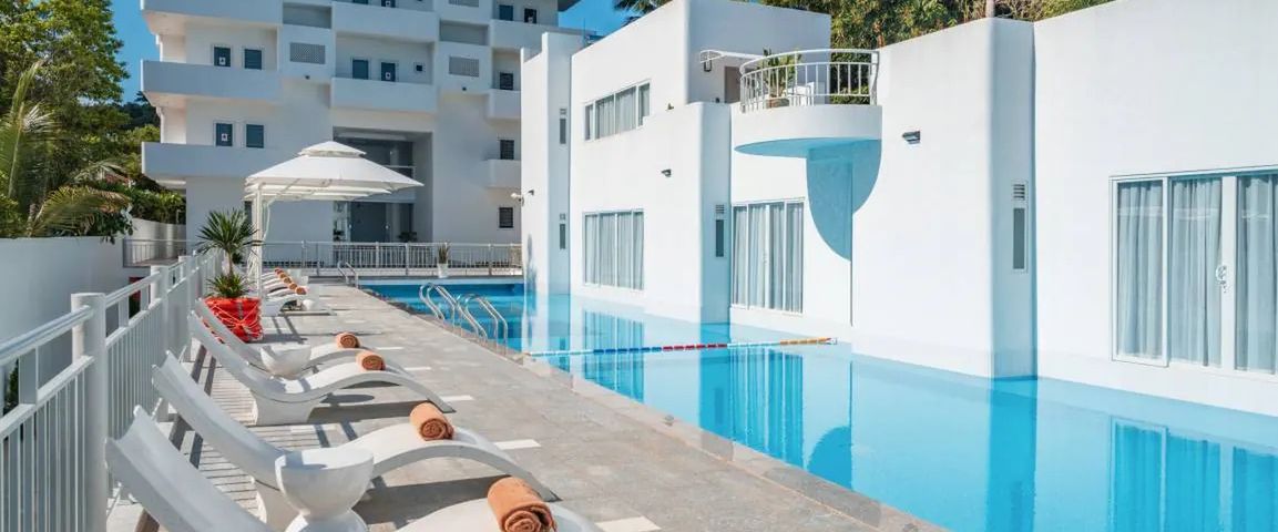 obiekt, teren hotelu, basen