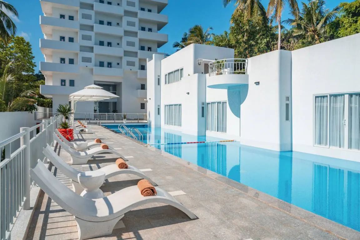 obiekt, teren hotelu, basen