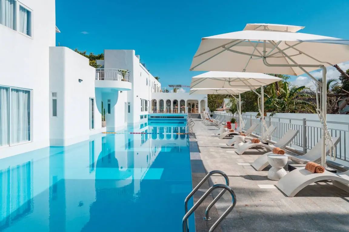 obiekt, teren hotelu, basen