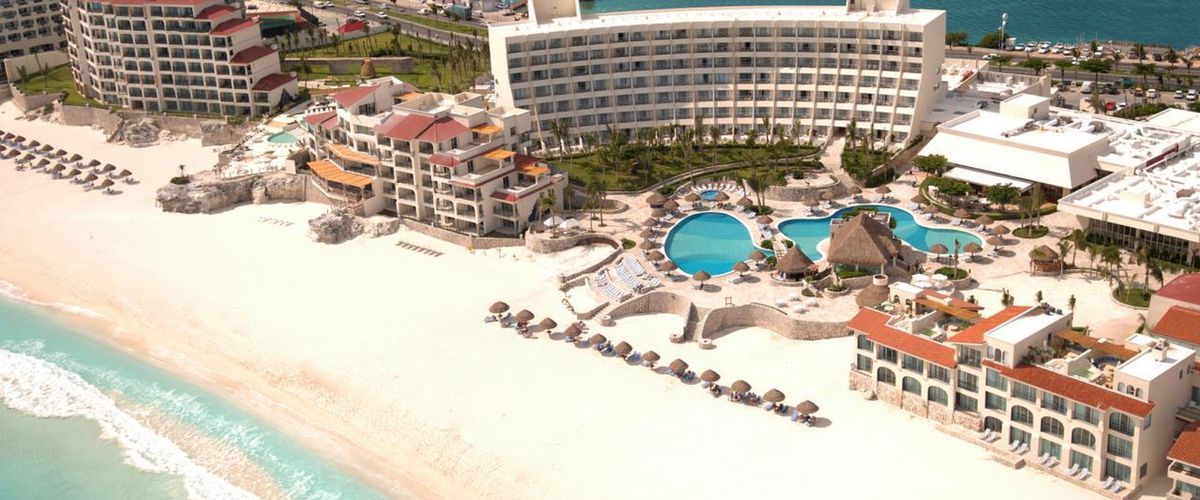 teren hotelu, budynek główny