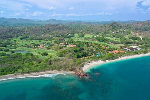 teren hotelu, pole golfowe, plaża