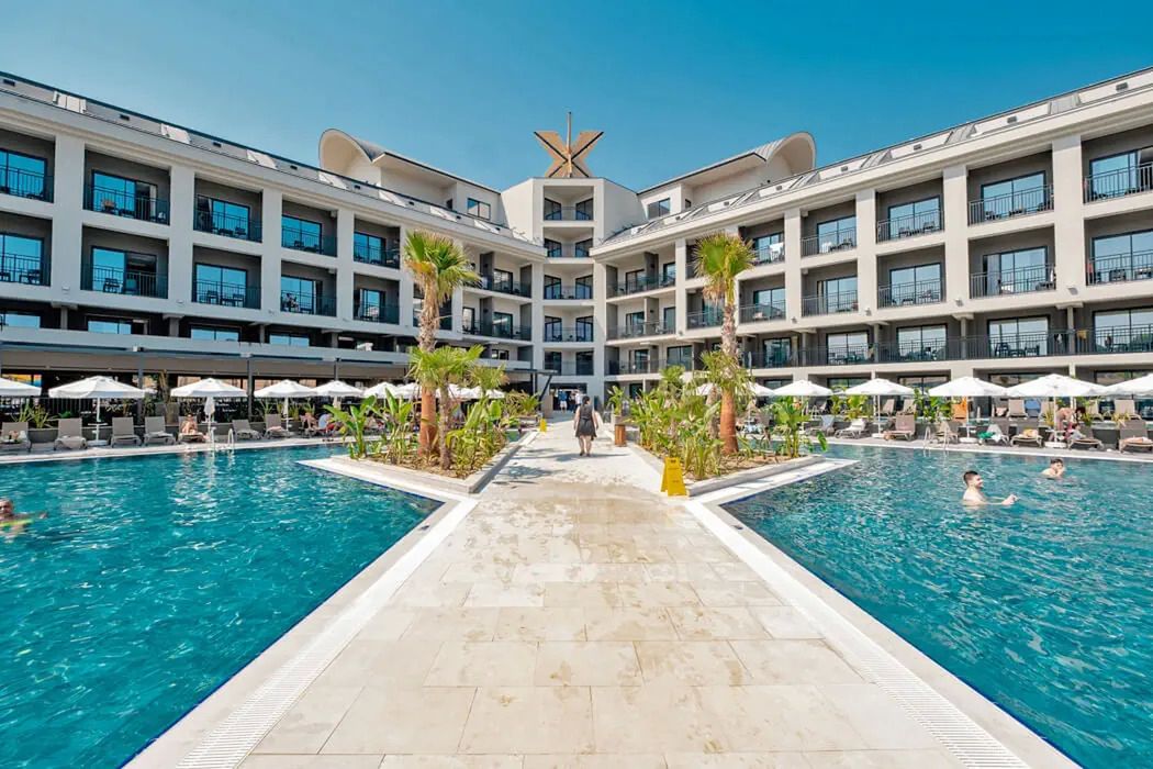 obiekt, teren hotelu, basen