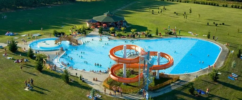 basen, zjeżdżalnia