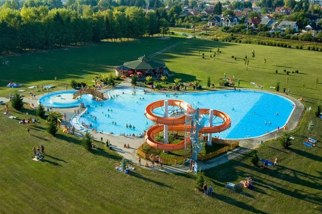 basen, zjeżdżalnia