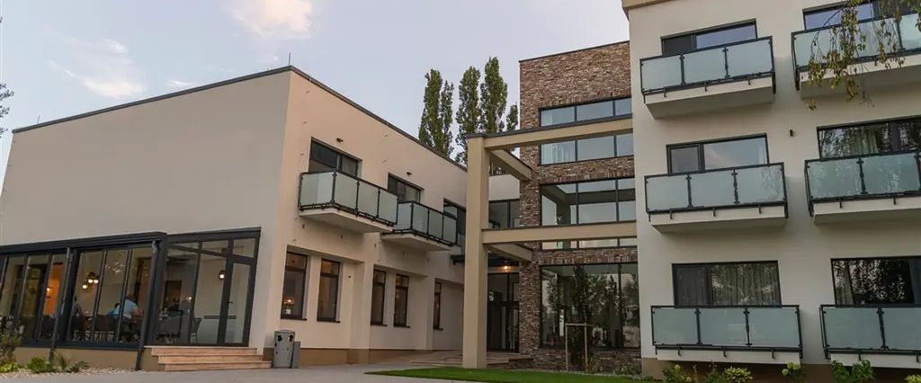 budynek główny, teren hotelu