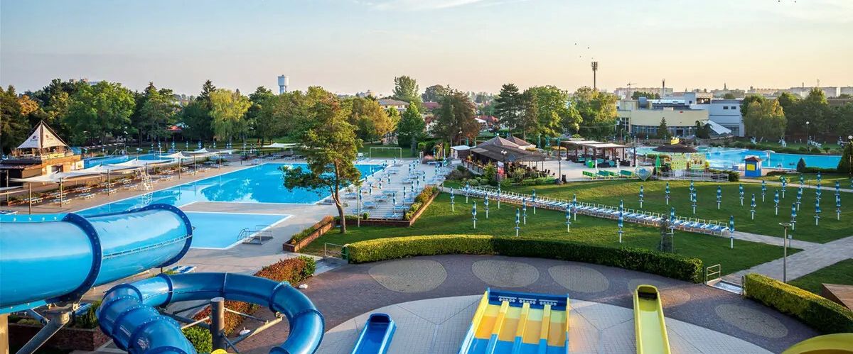 basen, aquapark, zjeżdżalnia