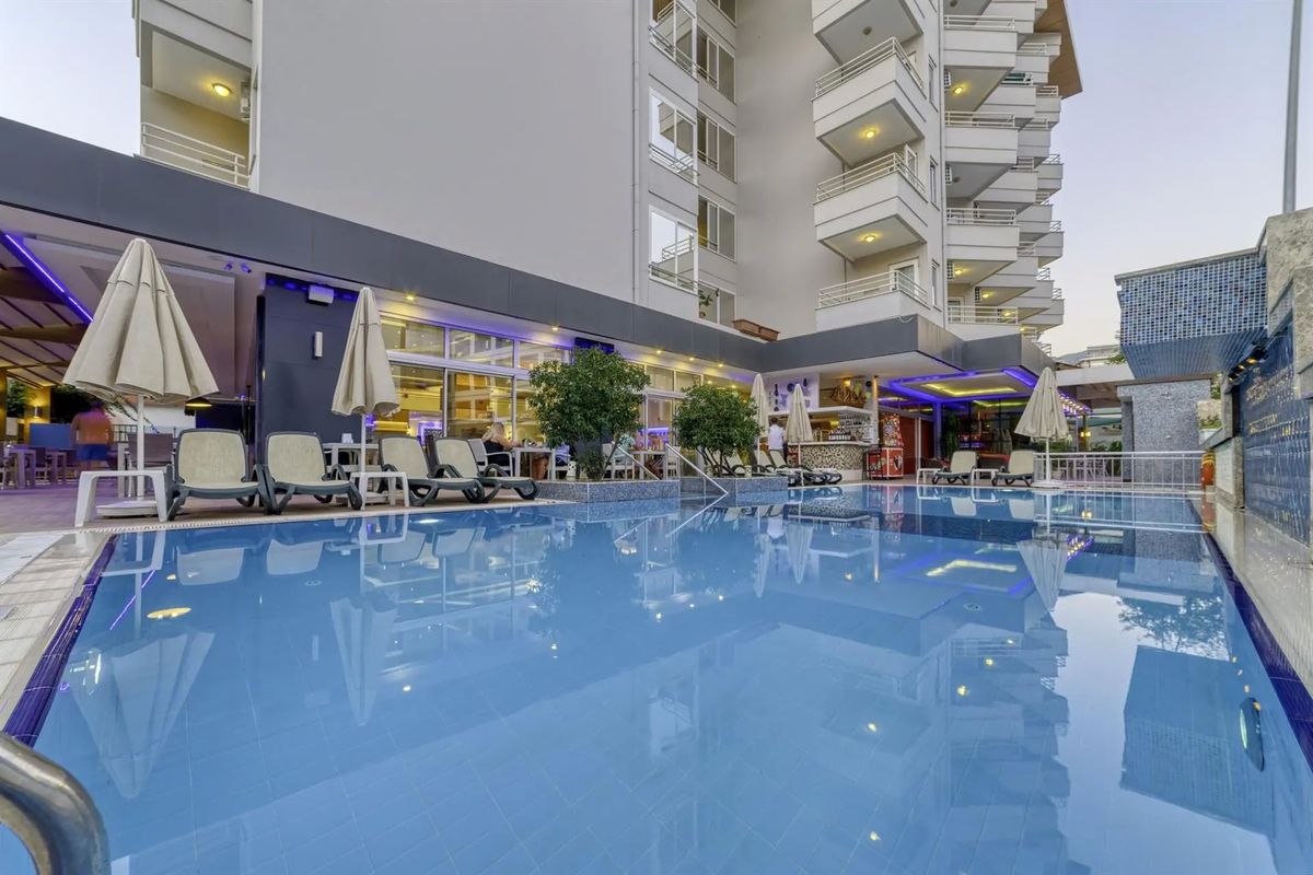 obiekt, teren hotelu, basen